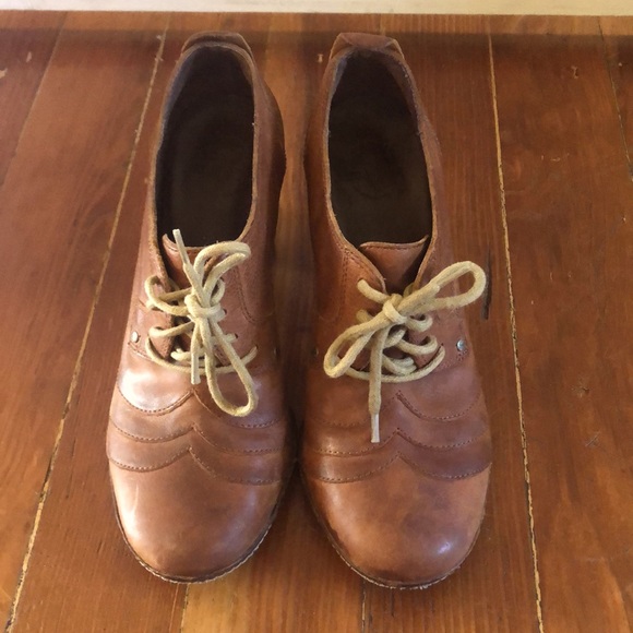 FRYE Adrienne Orford Pumps - Picture 5 of 9